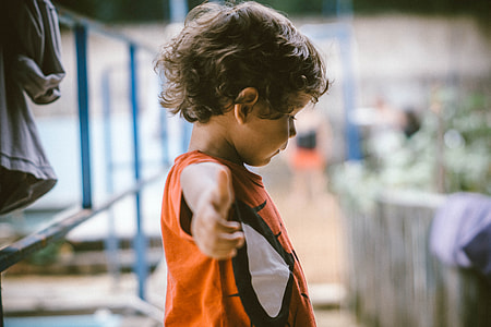 selective focus of a toddler doing thumbs up thumbnail