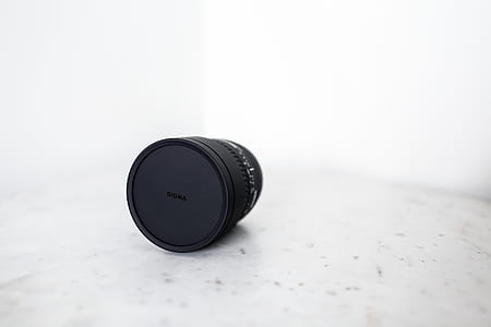 black DSLR lens thumbnail