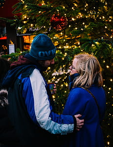 man kissing woman thumbnail