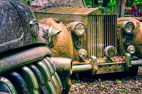 rusted Rolls Royce vintage car thumbnail