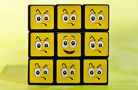 3x3 Rubiks cube with emoticon thumbnail