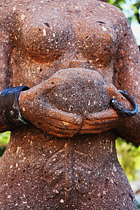 close-up photo of woman statue thumbnail