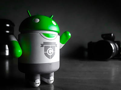 focus photography of white and green Android toy thumbnail