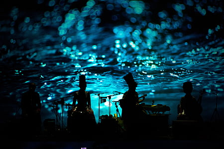 musicians figurines with water background thumbnail