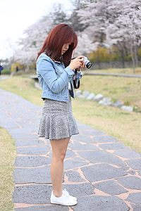 woman holding gray and black camera thumbnail
