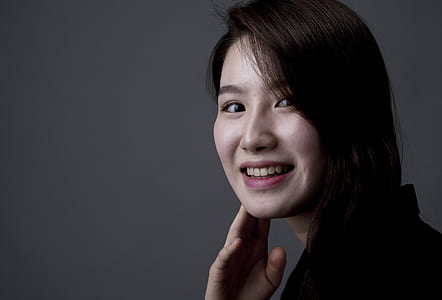woman in black shirt thumbnail