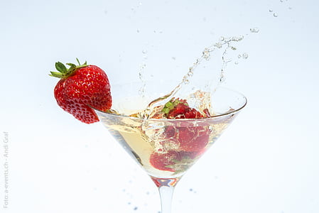 champagne with strawberry thumbnail