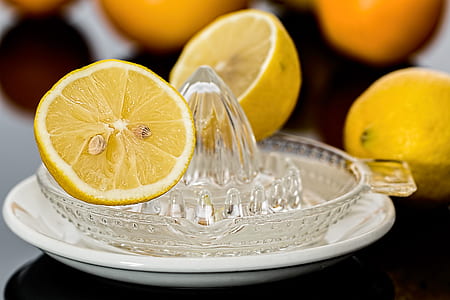 shallow focus of slice of lemons thumbnail