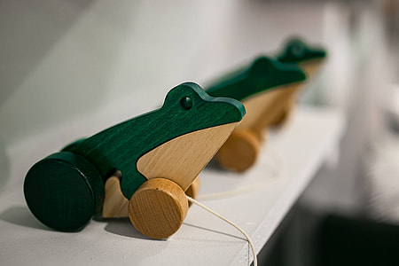 Small wooden frogs with strings thumbnail