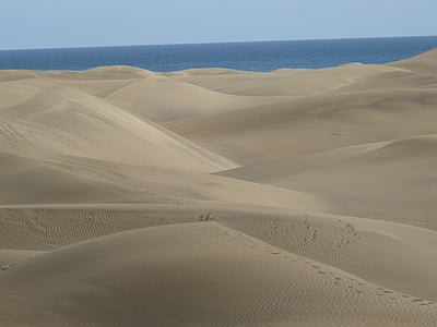 desert near sea during daytime thumbnail