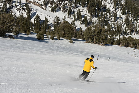 man skiing on snow thumbnail