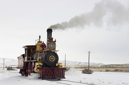 train on tundra thumbnail