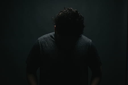 man wearing gray and black shirt thumbnail