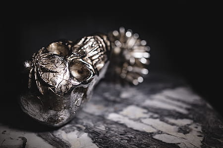 Halloween Skulls Decorations thumbnail