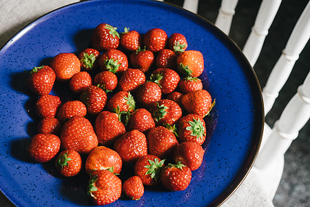 Strawberries on a plate thumbnail