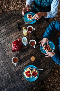 two people eating baked pastries thumbnail