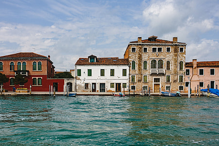 The beautiful and colorful Murano Island, Italy thumbnail