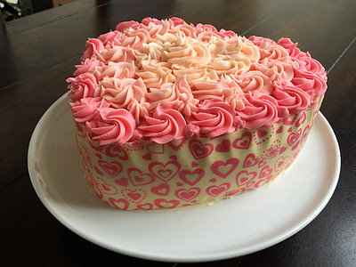 pink heart cake with icing thumbnail