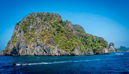 body of water near island thumbnail