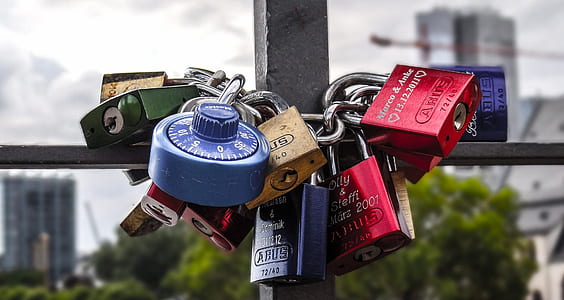 padlock lot thumbnail