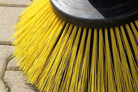 closeup photography of floor mop thumbnail