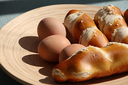 baked breads with eggs thumbnail