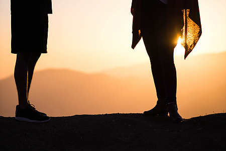 Man and woman silhouettes at sunset thumbnail