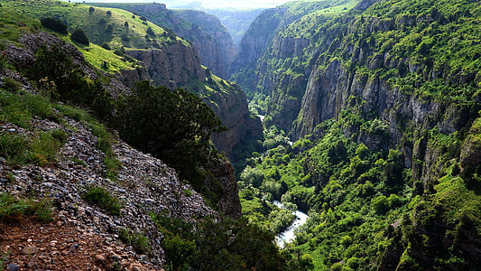 river between valleys thumbnail