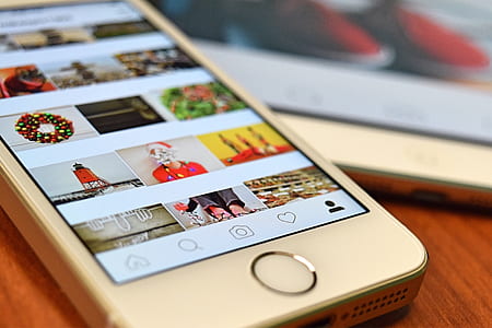 tilt shift lens photography of silver iPhone 5s thumbnail