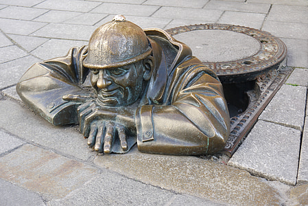 statue of man in manhole thumbnail