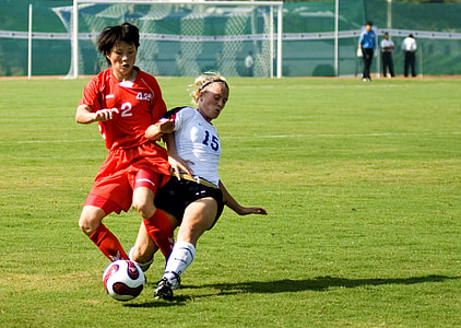 women playing soccer thumbnail