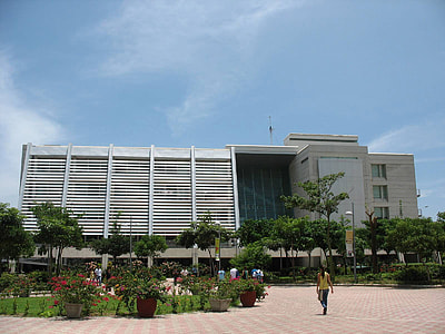 The Graduate School Building of the Universidad del Norte in Barranquilla, Colombia thumbnail