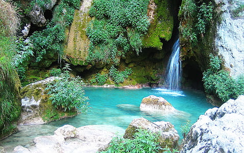 waterfalls on cave thumbnail