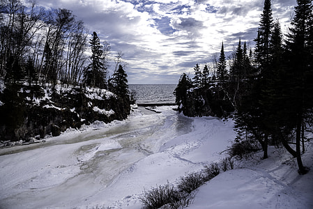Scenery of the Temperance River flowing into lake Superior in ice and snow in Minnesota thumbnail