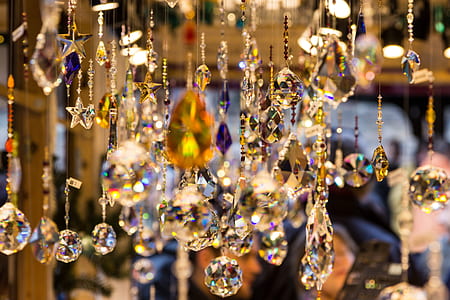 closeup photo of clear crystal chandelier thumbnail