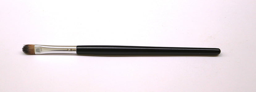 black eyeshadow brush thumbnail
