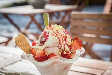 strawberry ice cream thumbnail
