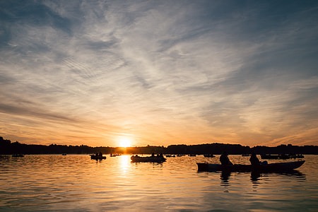 Boats on a lake thumbnail