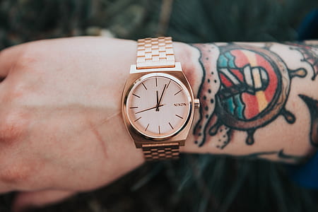 analog watch at 12:04 thumbnail