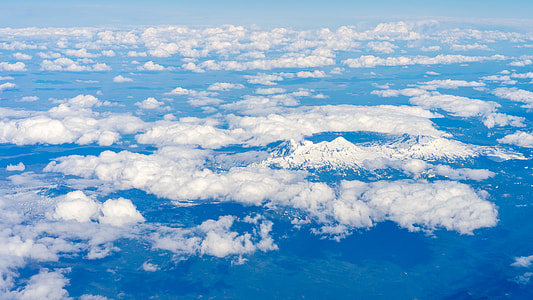 Flying from SFO to SEA thumbnail