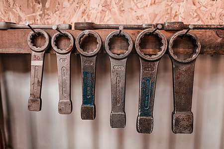 hanging stainless steel tools thumbnail