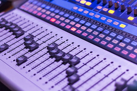 closeup photography of stereo mixer thumbnail