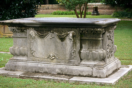 grey tomb thumbnail