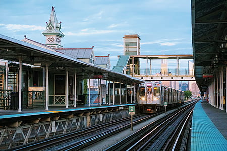 train at station thumbnail