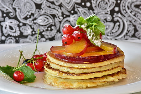 pancake with sauce and fruits toppings thumbnail