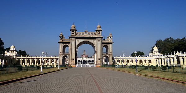 landscape photography of triompal arch thumbnail