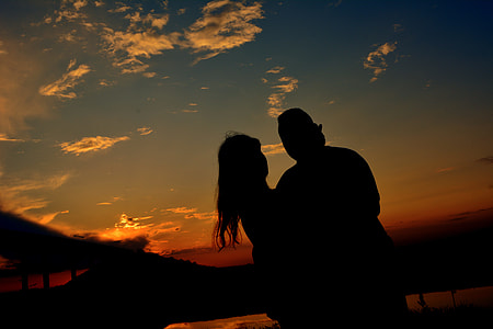 silhouette photography of a man and woman thumbnail