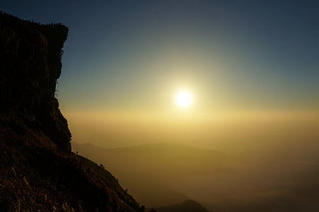 sun and rock formations thumbnail