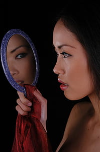 woman facing on mirror thumbnail