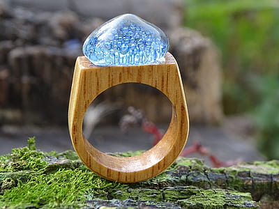 round brown wooden frame thumbnail